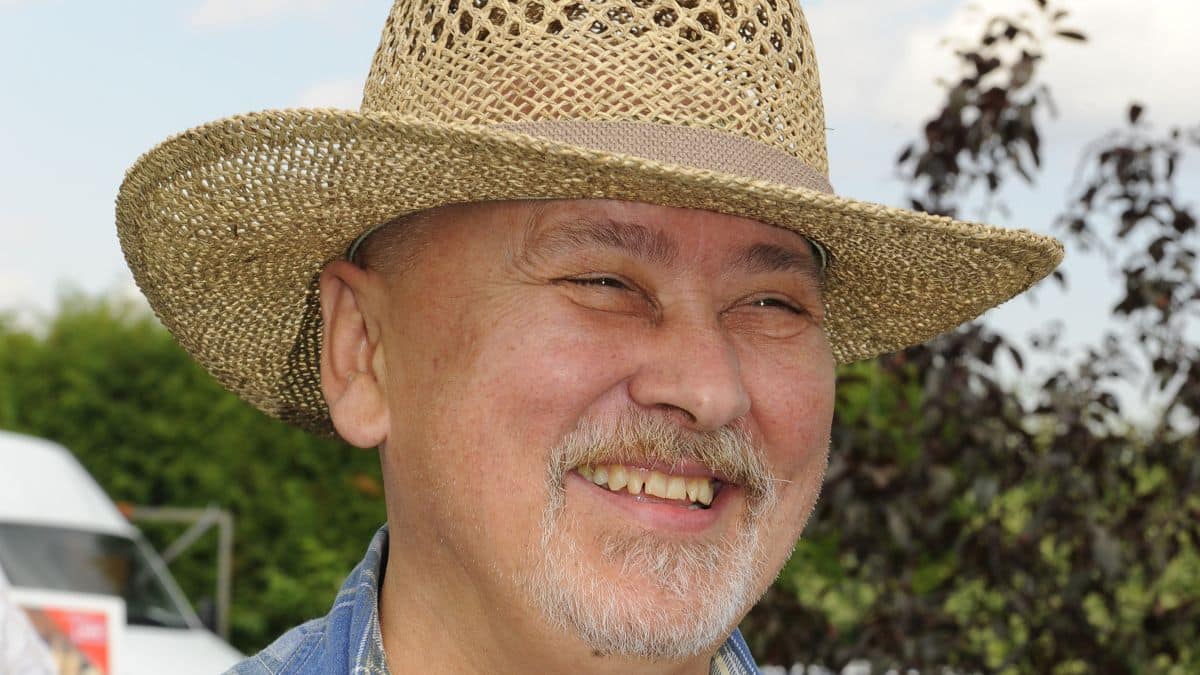 Ota Jirák koupil ruinu hospody ze 16. století. Dnes má devět místností, bazén a tajný kamrlík ukrytý za skříní