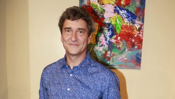 Jak bydlí Saša Rašilov: Kdysi luxusní rodinná vila za miliony, dnes bydlení v centru Prahy
