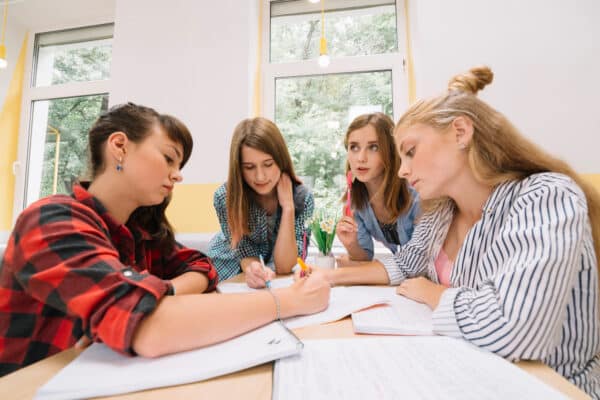 Přijímací zkoušky na střední školu prověřovaly logiku i znalosti zároveň. Ověřte si, jestli byste dnes uspěli, nebo byste se červenali před vlastními dětmi