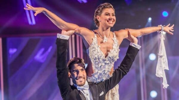 Bříško už nešlo schovat rukama ani sakem. Veronika Lálová ze StarDance čeká první dítě