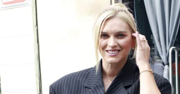 Kdo pozdravit neumí, ten jde a čumí. Fanoušci se zastali Zorky Hejdové po fiasku s Kardashian