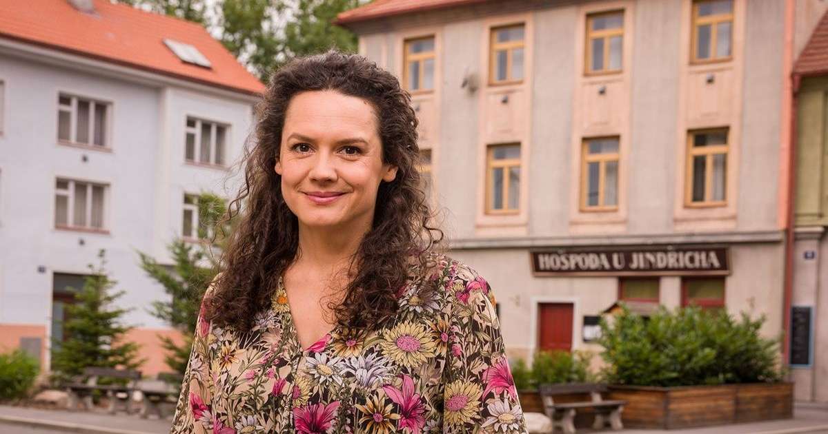 Roky čekala na správného muže, našla ho mimo kamery. Baroňová z Ulice přirovnala partnera k seriálovému Vítkovi