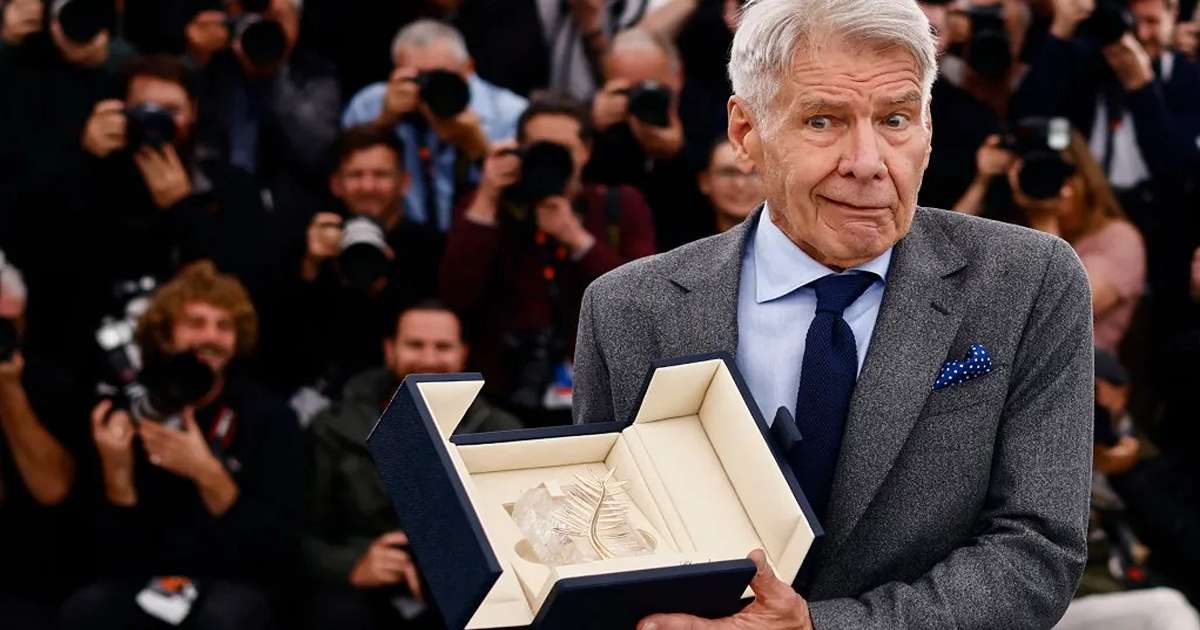 Jsem starý dědek, musím se chránit, řekl Ford. V 84 letech hraje tenis, jezdí na kole a nejí maso