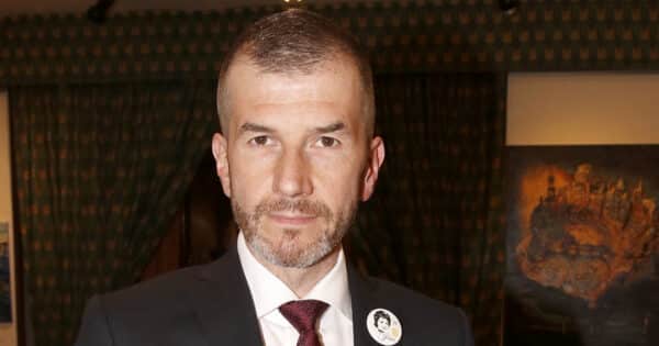 Kam zmizel moderátor ČT Jakub Železný? Pil dvě lahve vína denně a zmizel z obrazovek. Zlom přišel až před smrtí maminky