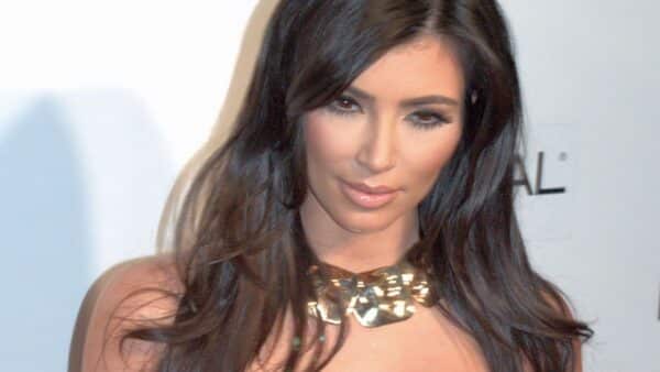 Kim Kardashian platí za dočasný dům 3 miliony Kč měsíčně. Sídlo za 300 milionů zatím přestavuje pro Hamiltona