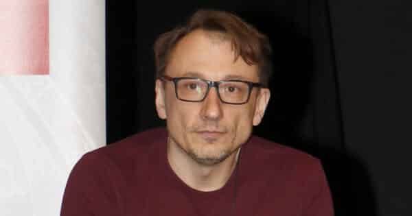 Vyučil se číšníkem, smazal si sociální sítě a dnes sbírá odpadky v lese. Petr Stach z Ulice oslavil 52, spí pod širákem a je spokojený
