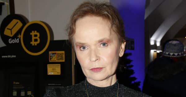 Ve třech letech před kamerou, v pětadvaceti konec. Petra Vančíková z Chlapců a chlapů oslavila 60 a herectví jí vůbec nechybí