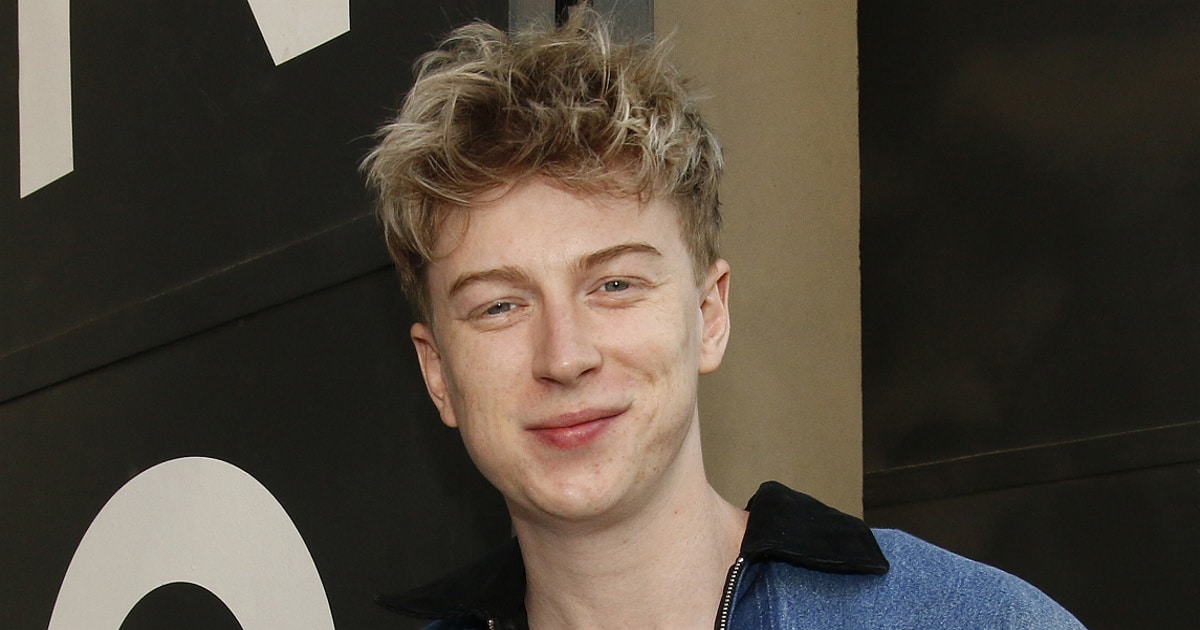 Adam Mišík bydlí ve stejném domě jako rodiče. Byt na Letné koupil v 18 letech a přestavěl ho na newyorský loft