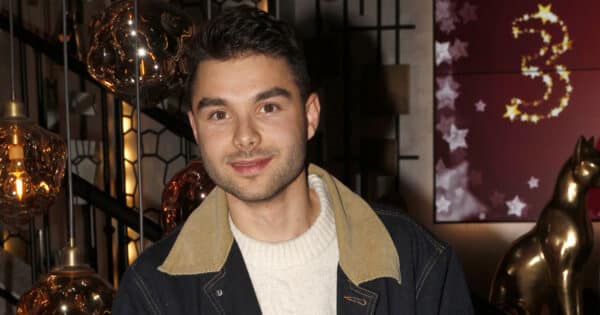 Většinu času je sám a nechodí ani ven. Kamarád Kajumiho popsal, jak influencer stíhaný za obchod s lidmi žije ve vazbě