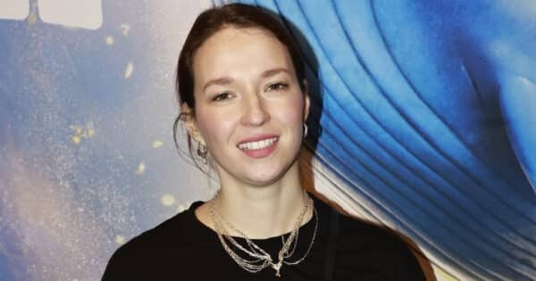 „Děkujeme za názor a posíláme klíčenku.“ Kohoutová si posvítila na hejterku a ukázala ji 160 tisícům lidí