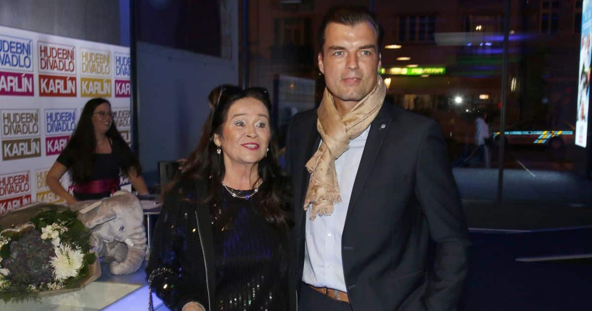 Gregorová nemá strach, že ji Koptík opustí za mladší. „Kdyby odešel, tak za starou, je to gerontofil,“ prohlásila s úsměvem