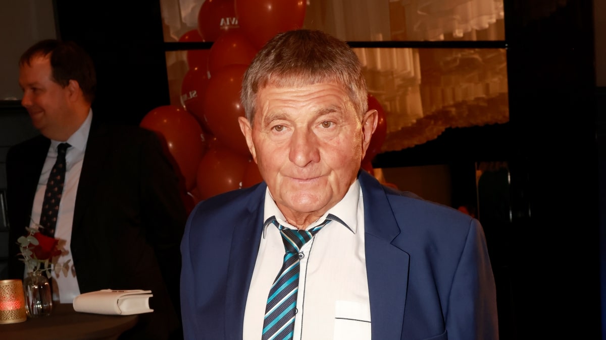 Funím jako sentinel, přiznal Josef Váňa. Legendární žokej prozradil, co mu vzalo kondici: „Poslali mě do parlamentu“