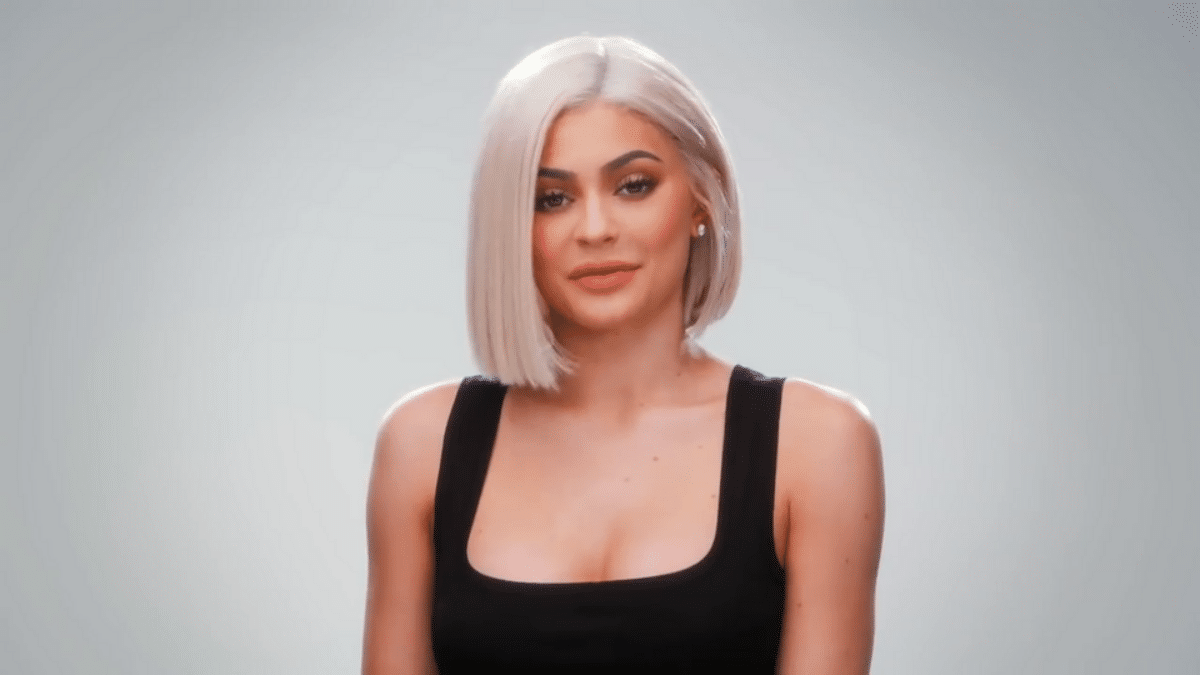 Nejdřív litovala plastiky prsou, teď chce ještě větší. Kylie Jenner prozradila i přesnou velikost implantátů