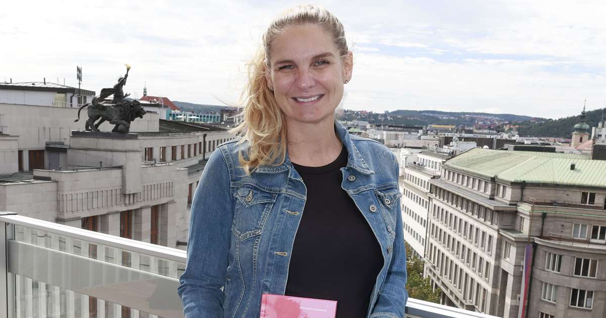 Vítězka Zrádců Mia je těhotná a užívá si kulatější tvary. „Konečně nemám placatý zadek,“ smála se