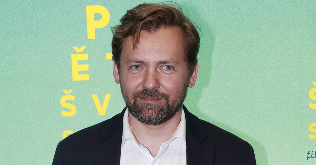 Přibral deset kilo a vykouřil dvacet cigaret denně. Petr Lněnička popsal, co mu role z Markoviče udělala s tělem i rodinou